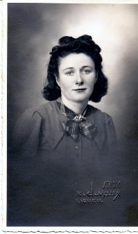  Gillet_Jeanne-1.jpg